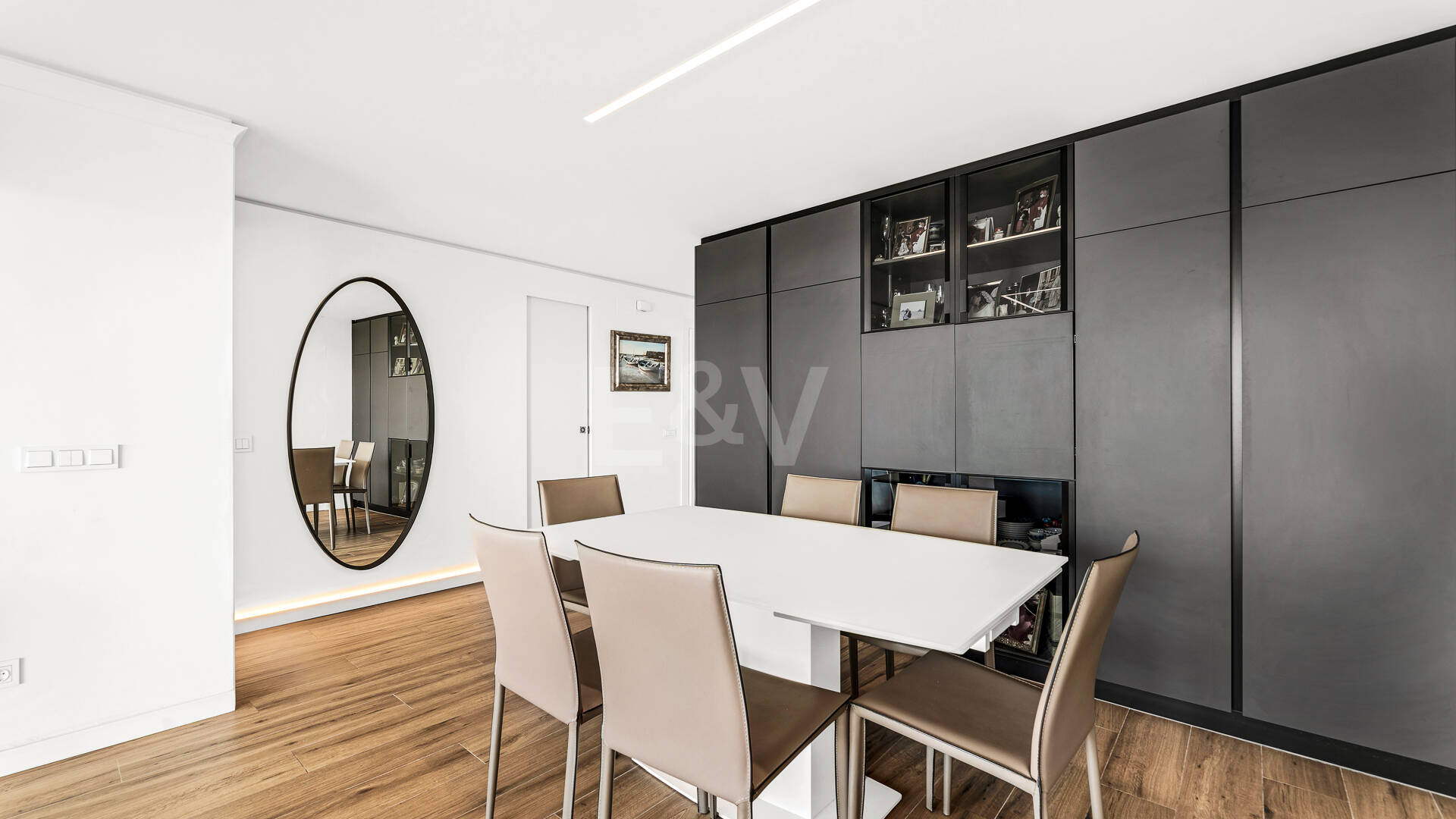 Appartement moderne avec vue magnifique sur la mer à distance de marche de la plage et du parcours de golf