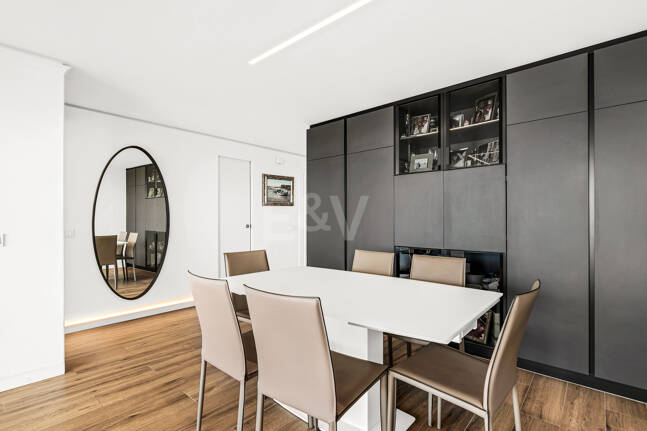 Appartement moderne avec vue magnifique sur la mer à distance de marche de la plage et du parcours de golf