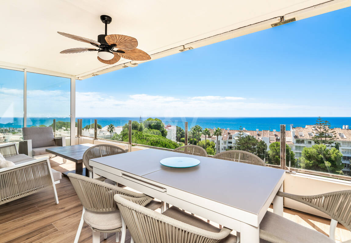 Appartement moderne avec vue magnifique sur la mer à distance de marche de la plage et du parcours de golf