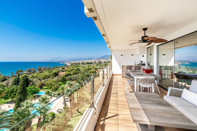 Appartement moderne avec vue magnifique sur la mer à distance de marche de la plage et du parcours de golf