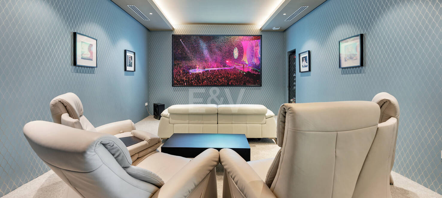 Grand Classical Villa med panoramautsikt över havet och Golf