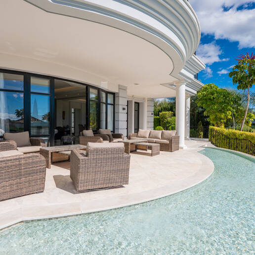 Grand Classical Villa med panoramautsikt över havet och Golf