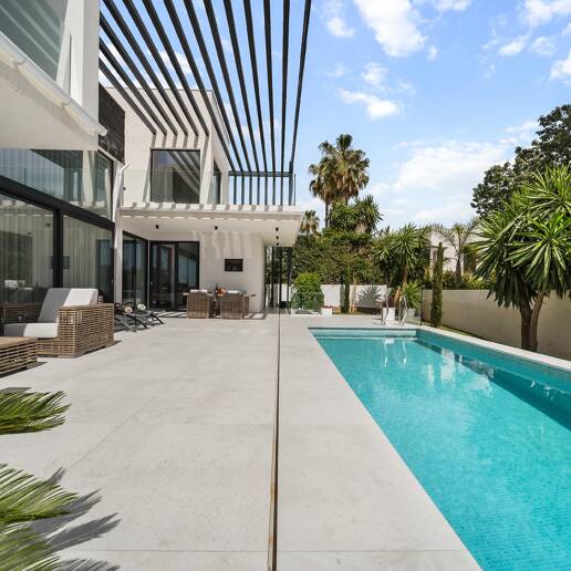 Moderna Villa de Lujo con Diseño Escandinavo Atemporal