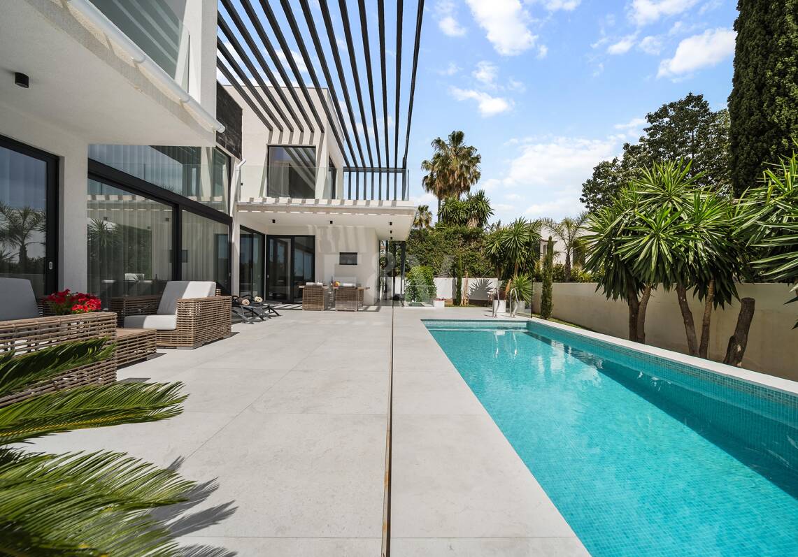 Modern lyx Villa med tidlös skandinavisk design nära stranden