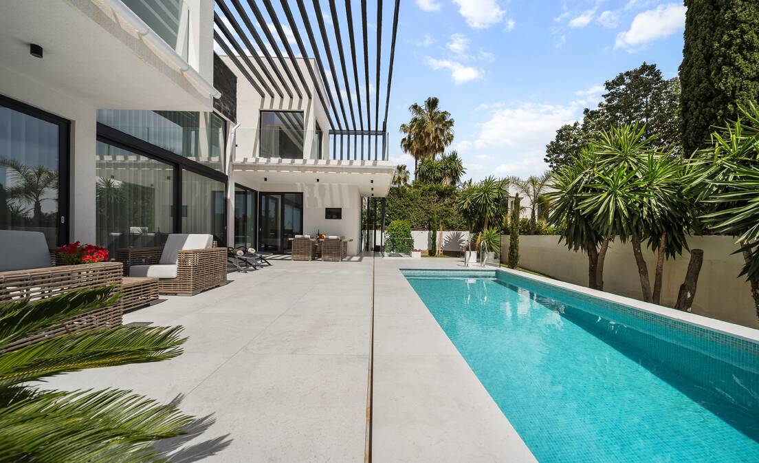 Moderna Villa de Lujo con Diseño Escandinavo Atemporal