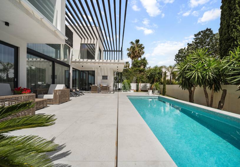 Modern Luxury Villa with Timeless Scandinavian Design Close to the Beach