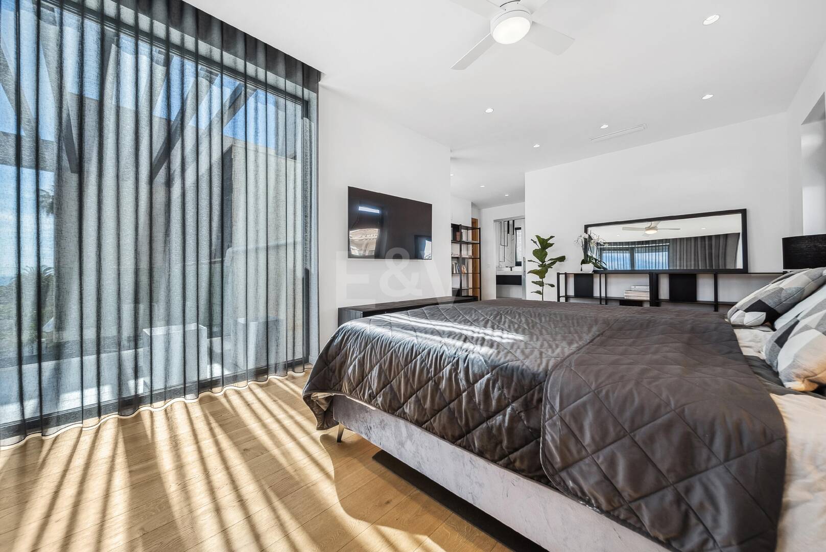 Modern Luxury Villa with Timeless Scandinavian Design Close to the Beach