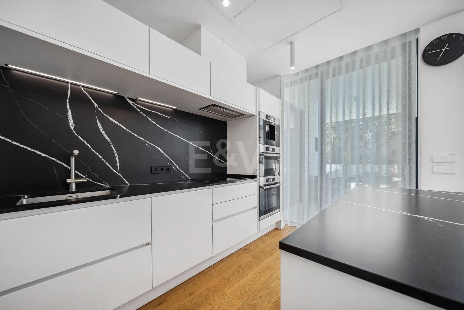 Modern Luxury Villa with Timeless Scandinavian Design Close to the Beach