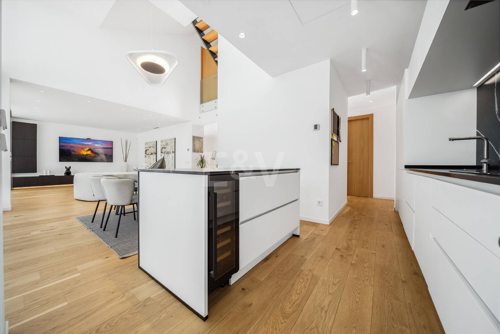 Modern Luxury Villa with Timeless Scandinavian Design Close to the Beach