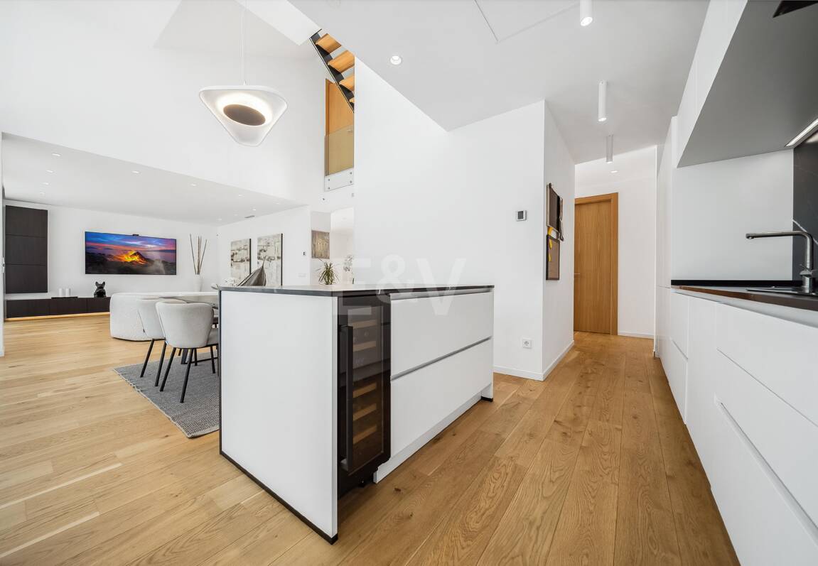 Modern Luxury Villa with Timeless Scandinavian Design Close to the Beach