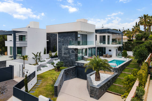 Modern Luxury Villa with Timeless Scandinavian Design Close to the Beach