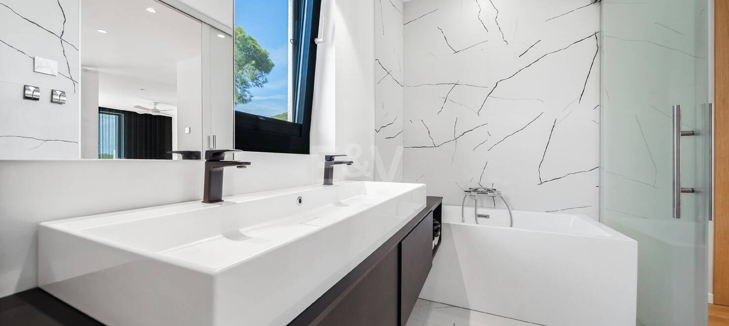 Modern Luxury Villa with Timeless Scandinavian Design