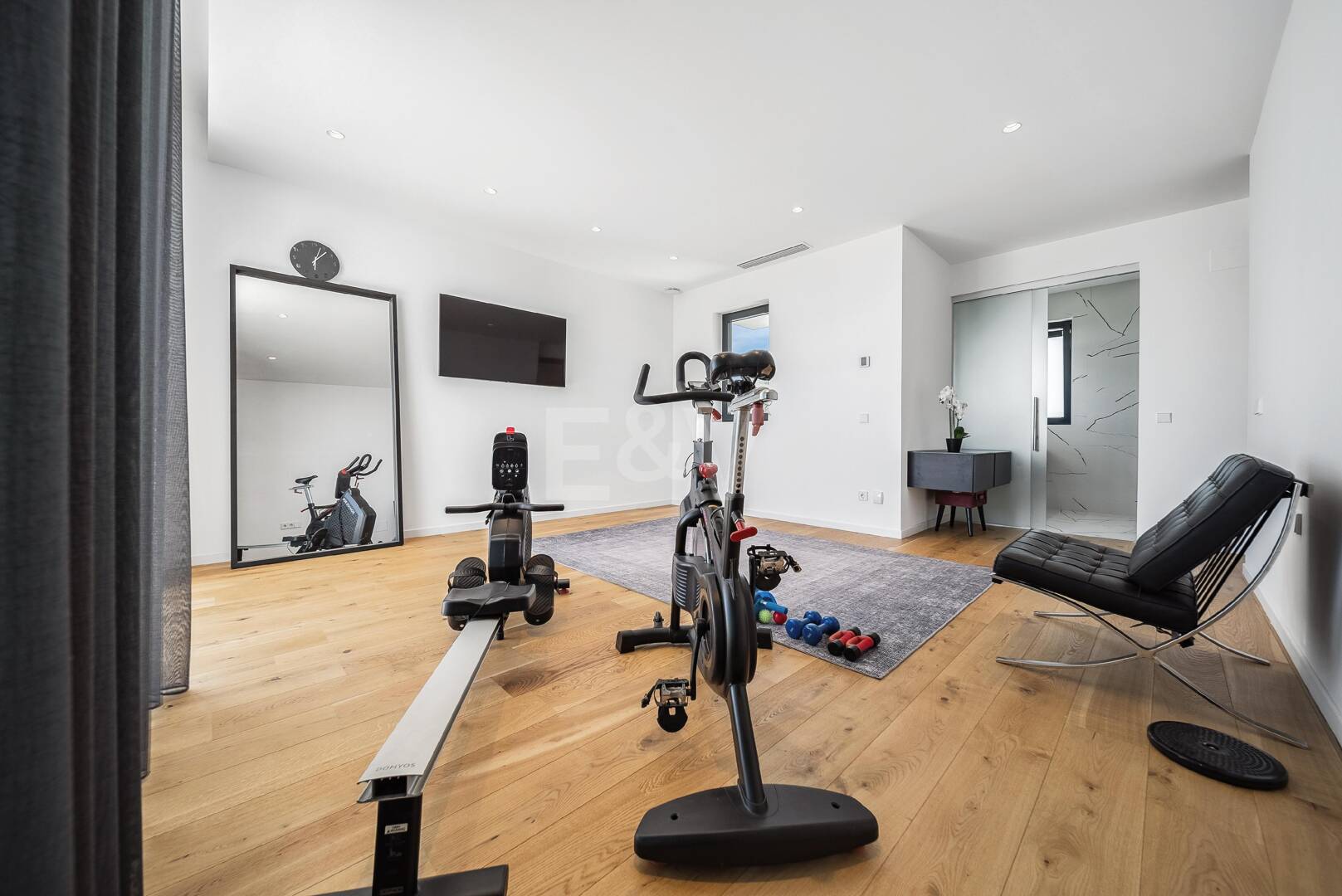 Modern Luxury Villa with Timeless Scandinavian Design Close to the Beach