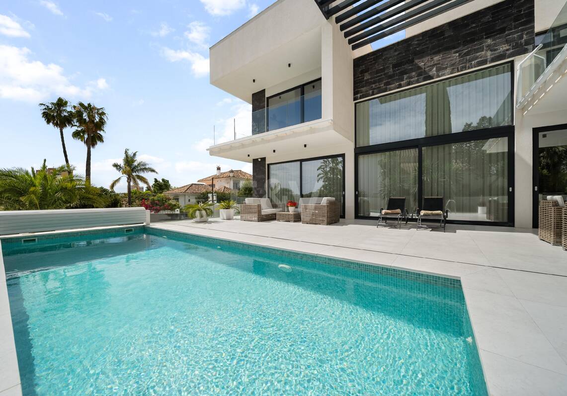 Modern lyx Villa med tidlös skandinavisk design nära stranden
