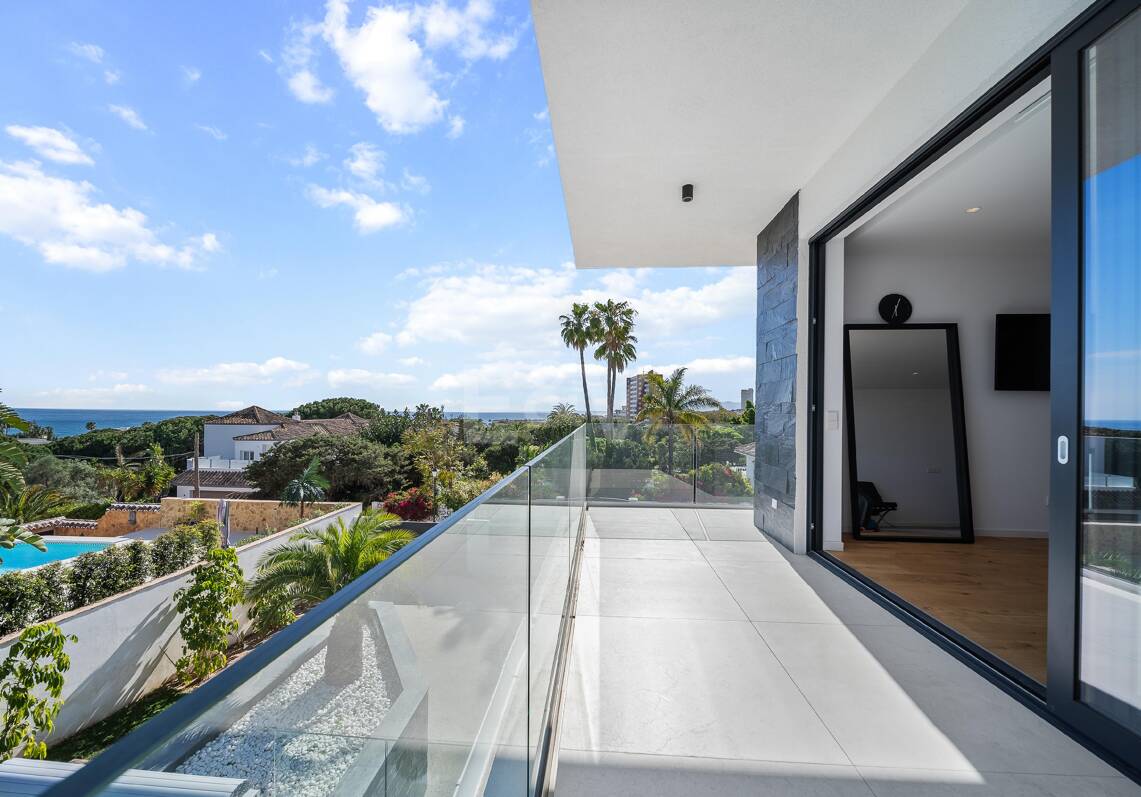 Modern lyx Villa med tidlös skandinavisk design nära stranden