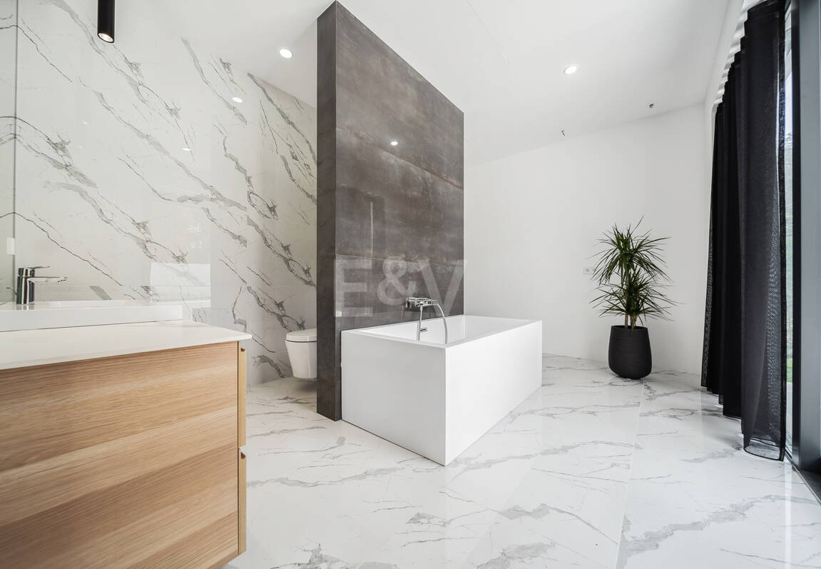 Modern Villa with Sea and Mountain Views