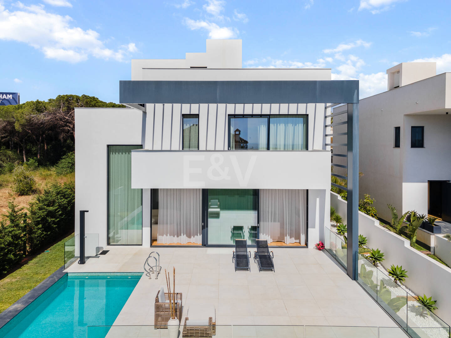 Modern Villa with Sea and Mountain Views