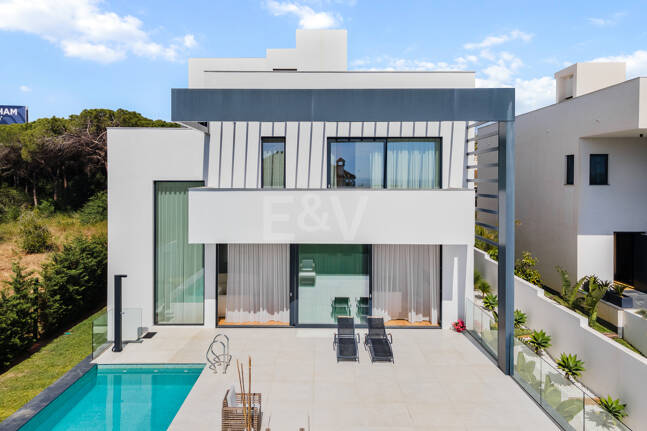 Modern Villa with Sea and Mountain Views