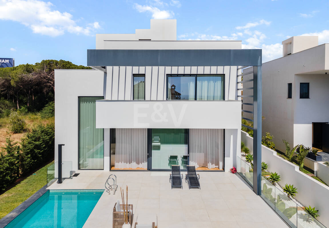 Modern Villa with Sea and Mountain Views