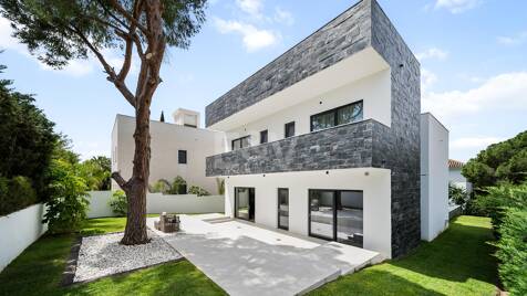 Modern Villa with Sea and Mountain Views