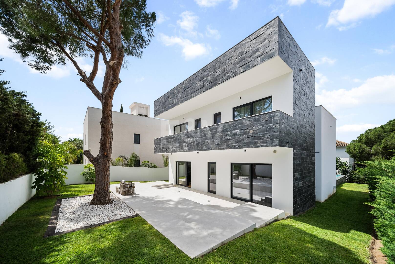 Modern Villa with Sea and Mountain Views