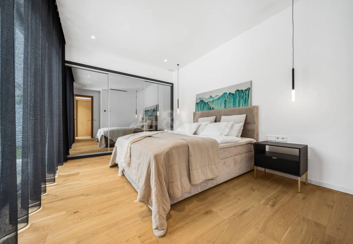 Modern Villa with Sea and Mountain Views