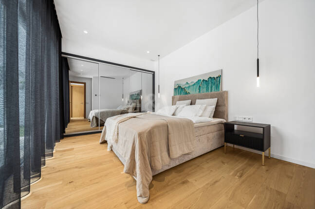 Modern Villa with Sea and Mountain Views