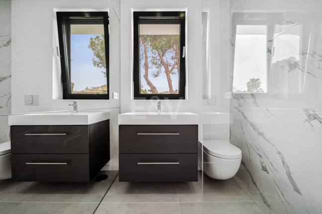 Modern Villa with Sea and Mountain Views