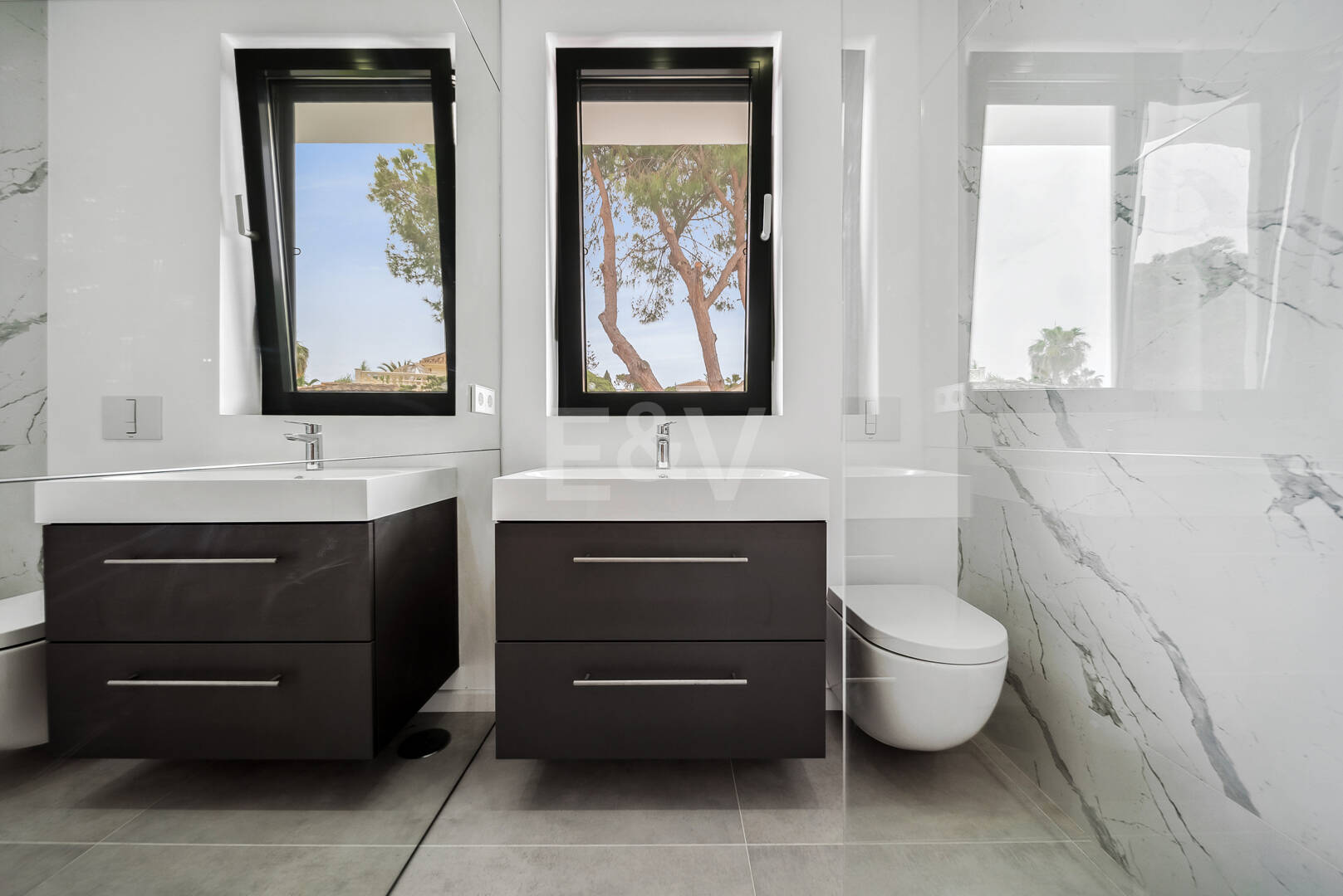 Modern Villa with Sea and Mountain Views