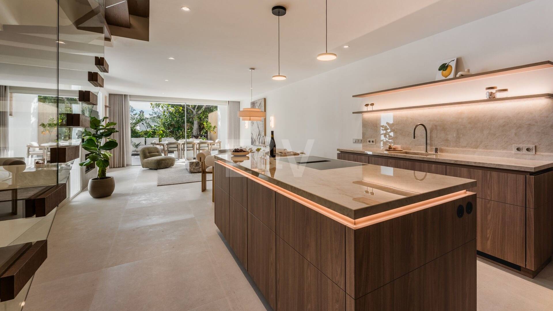 Moderne Eleganz mit Großzügigen Terrassen im Herzen der Goldenen Meile