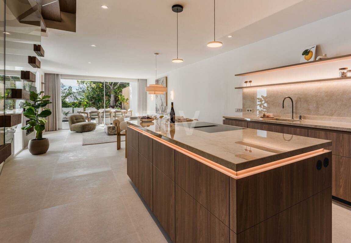 Moderne Eleganz mit Großzügigen Terrassen im Herzen der Goldenen Meile