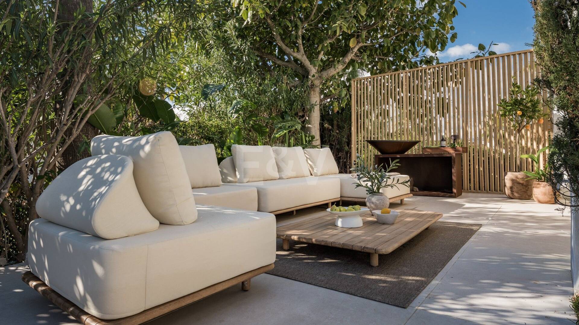 Moderne Eleganz mit Großzügigen Terrassen im Herzen der Goldenen Meile