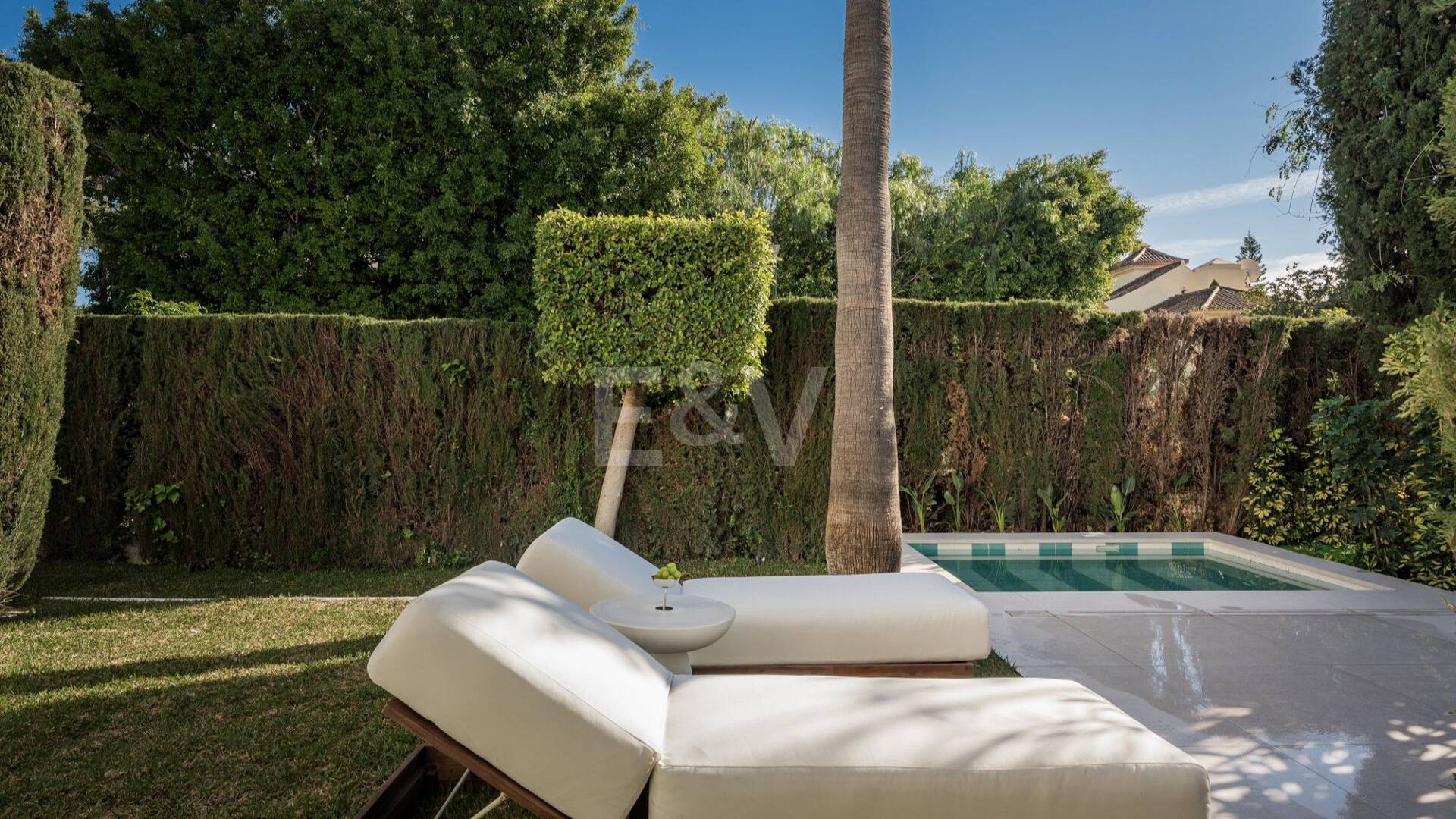 Moderne Eleganz mit Großzügigen Terrassen im Herzen der Goldenen Meile