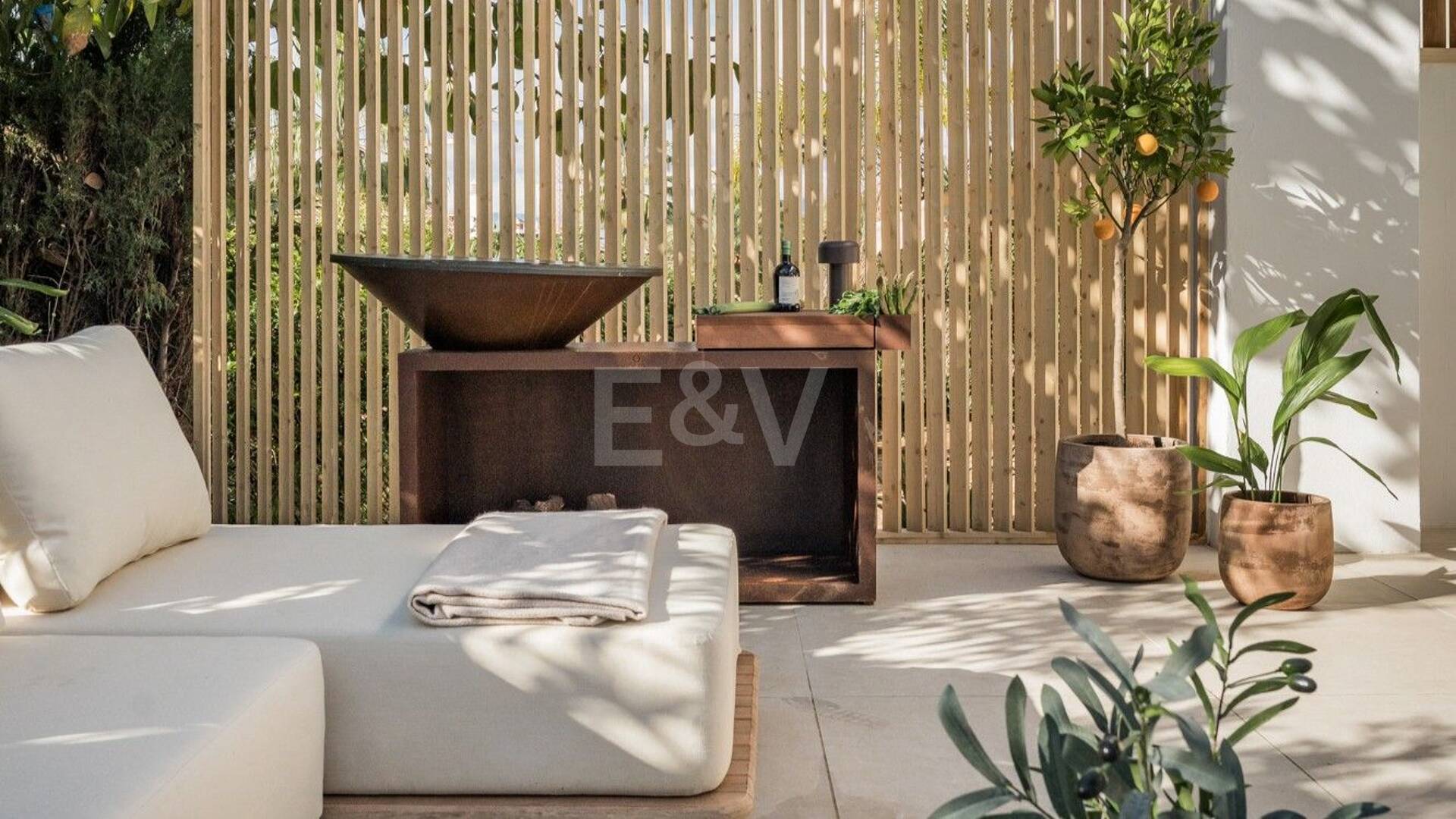 Nowoczesna Elegancja z Ekspansywnymi Tarasami w Sercu Złotej Mili