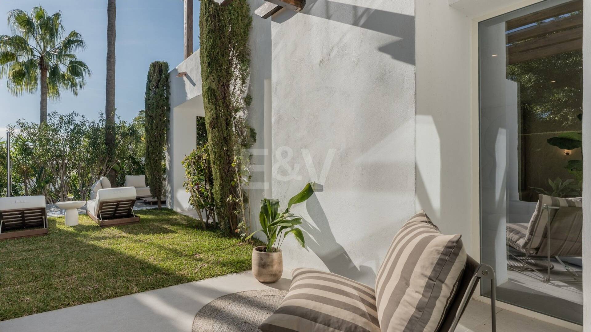 Moderne Eleganz mit Großzügigen Terrassen im Herzen der Goldenen Meile