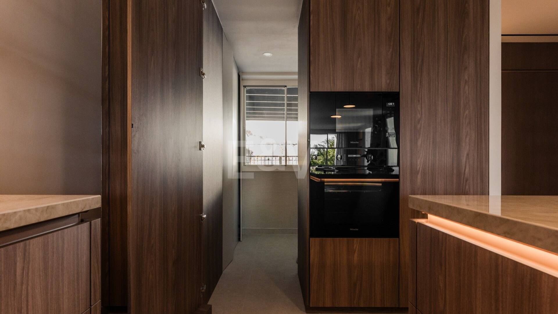 Moderne Eleganz mit Großzügigen Terrassen im Herzen der Goldenen Meile