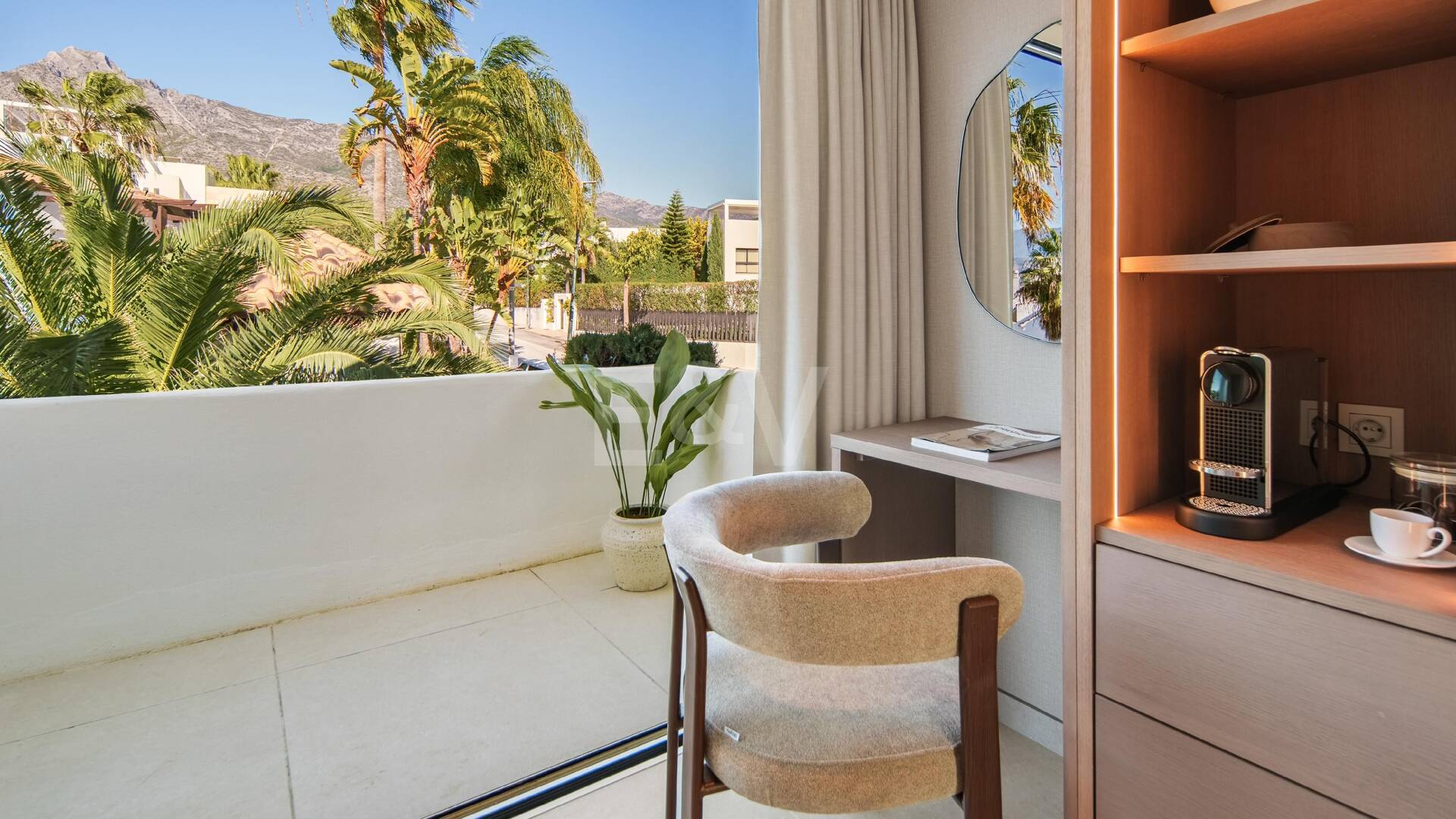 Moderne Eleganz mit Großzügigen Terrassen im Herzen der Goldenen Meile