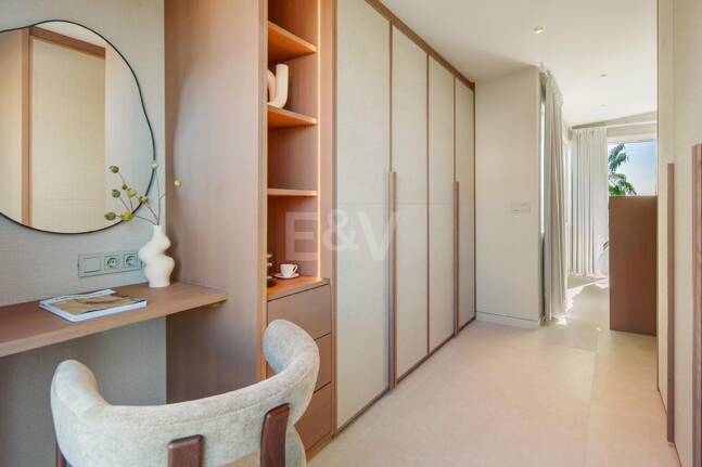 Moderne Eleganz mit Großzügigen Terrassen im Herzen der Goldenen Meile