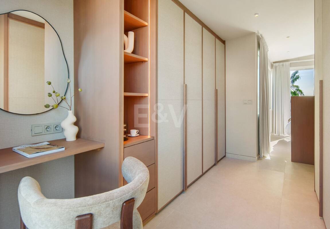 Moderne Eleganz mit Großzügigen Terrassen im Herzen der Goldenen Meile