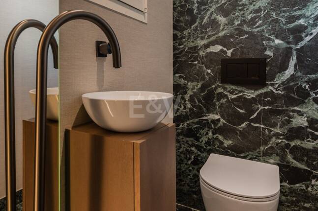 Moderne Eleganz mit Großzügigen Terrassen im Herzen der Goldenen Meile