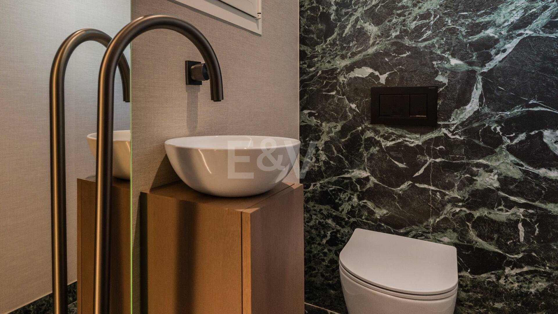 Moderne Eleganz mit Großzügigen Terrassen im Herzen der Goldenen Meile