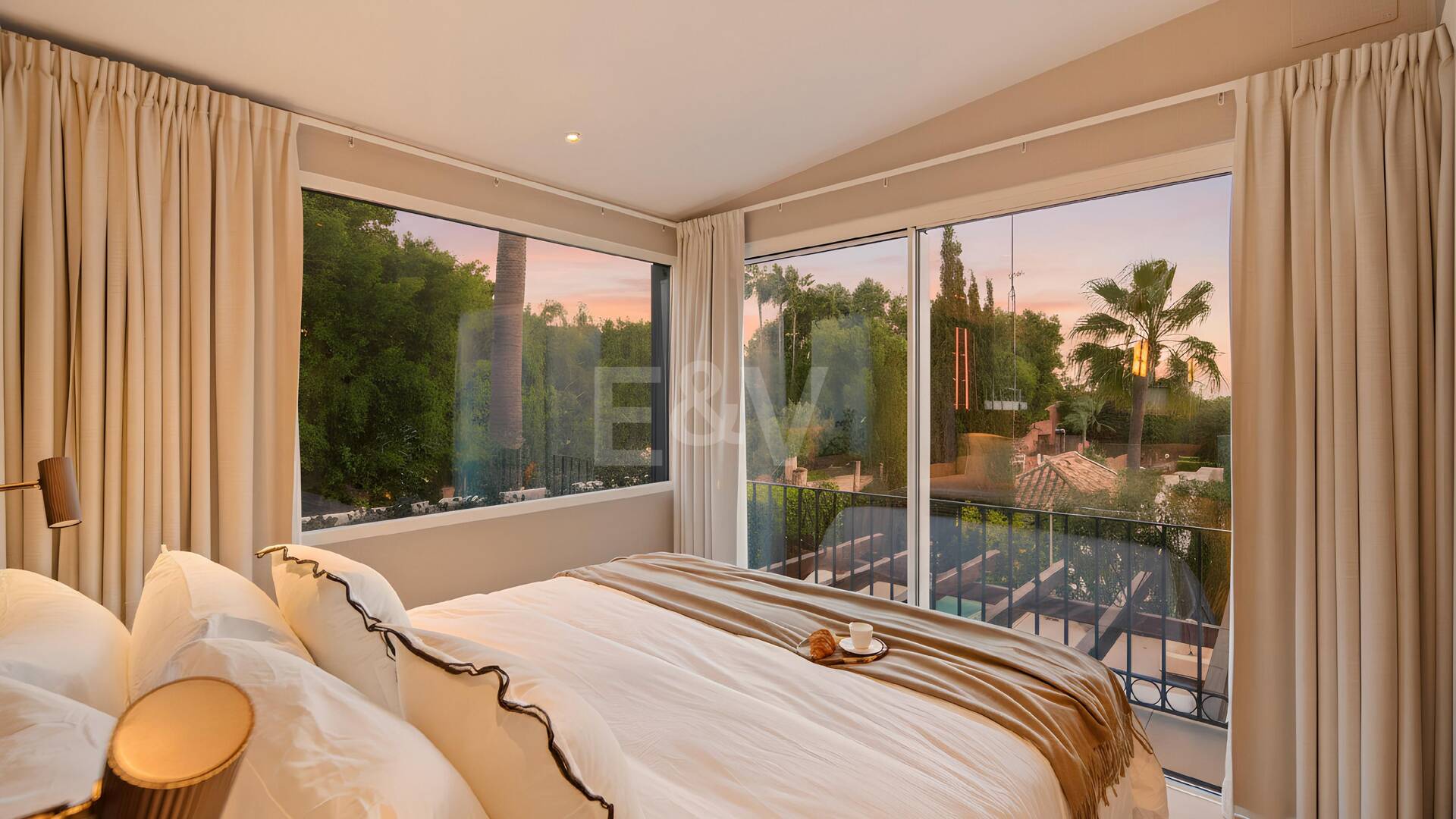 Moderne Eleganz mit Großzügigen Terrassen im Herzen der Goldenen Meile