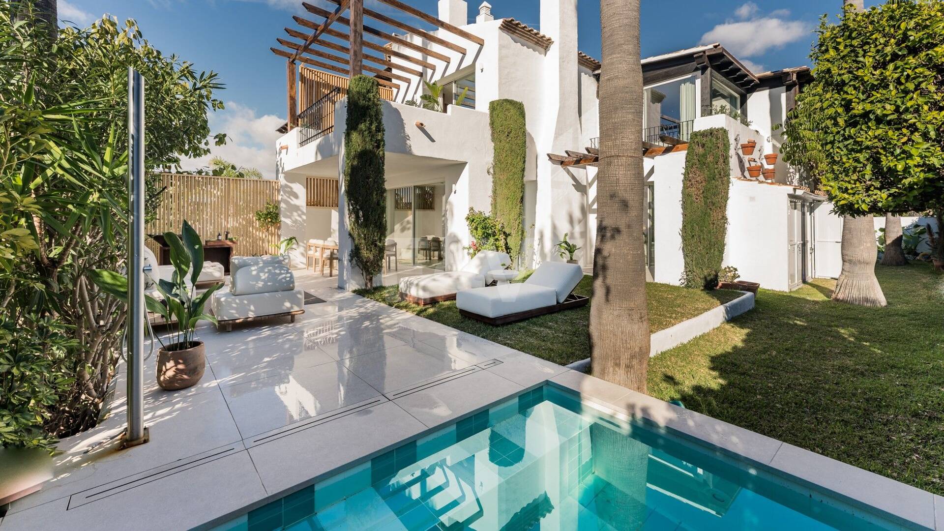 Moderne Eleganz mit Großzügigen Terrassen im Herzen der Goldenen Meile