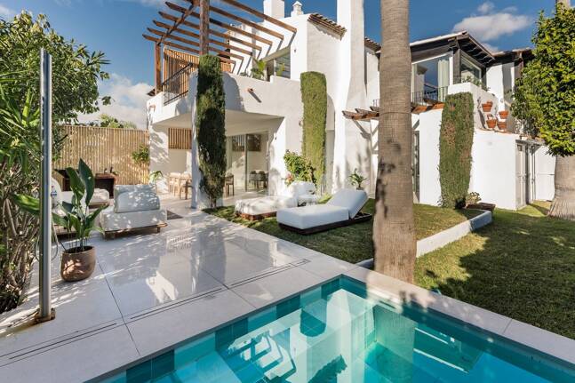 Moderne Eleganz mit Großzügigen Terrassen im Herzen der Goldenen Meile