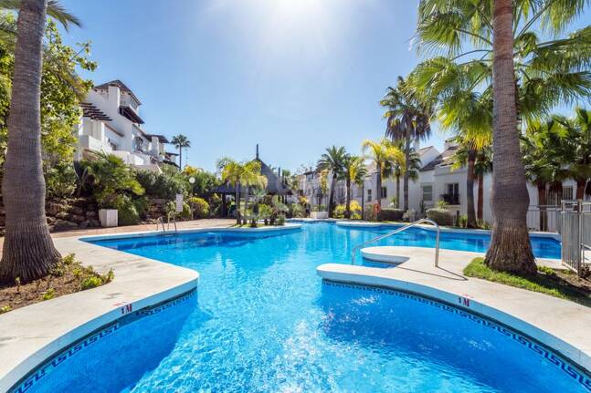 Moderne Eleganz mit Großzügigen Terrassen im Herzen der Goldenen Meile