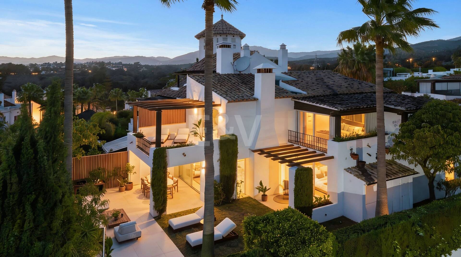 Moderne Eleganz mit Großzügigen Terrassen im Herzen der Goldenen Meile