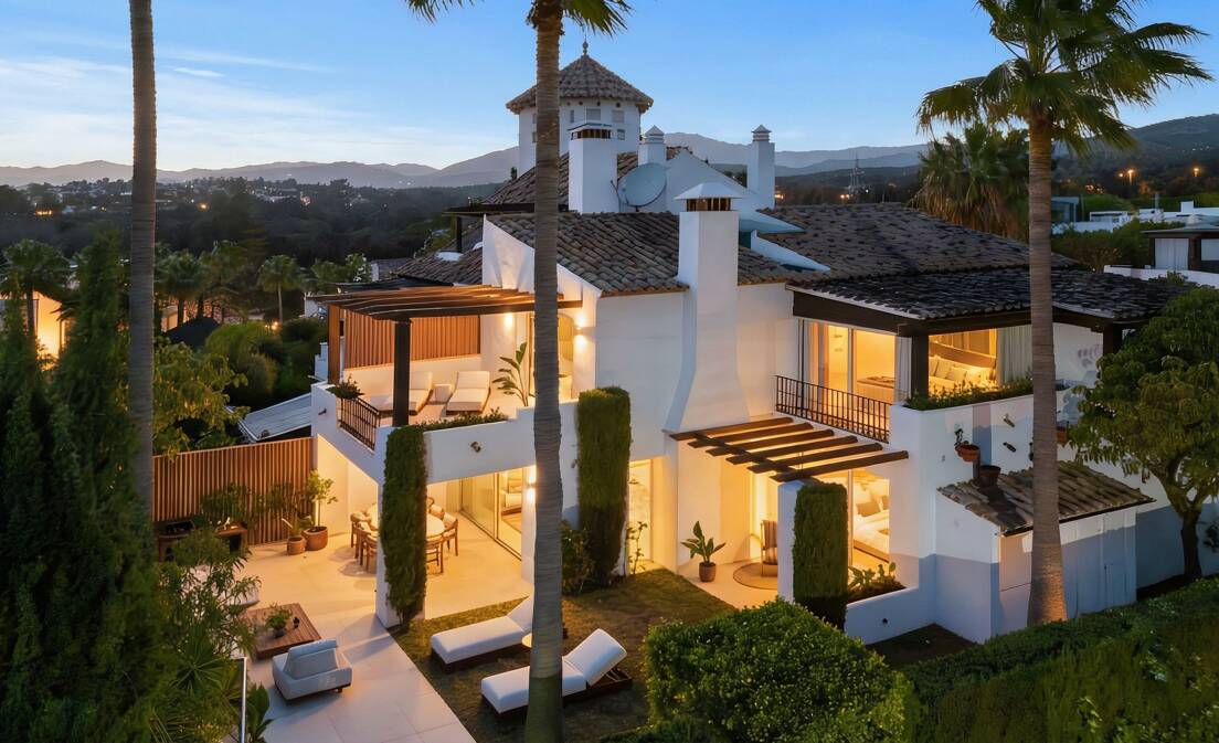 Modern Elegance with Expansive Terraces in the Heart of the Golden Mile