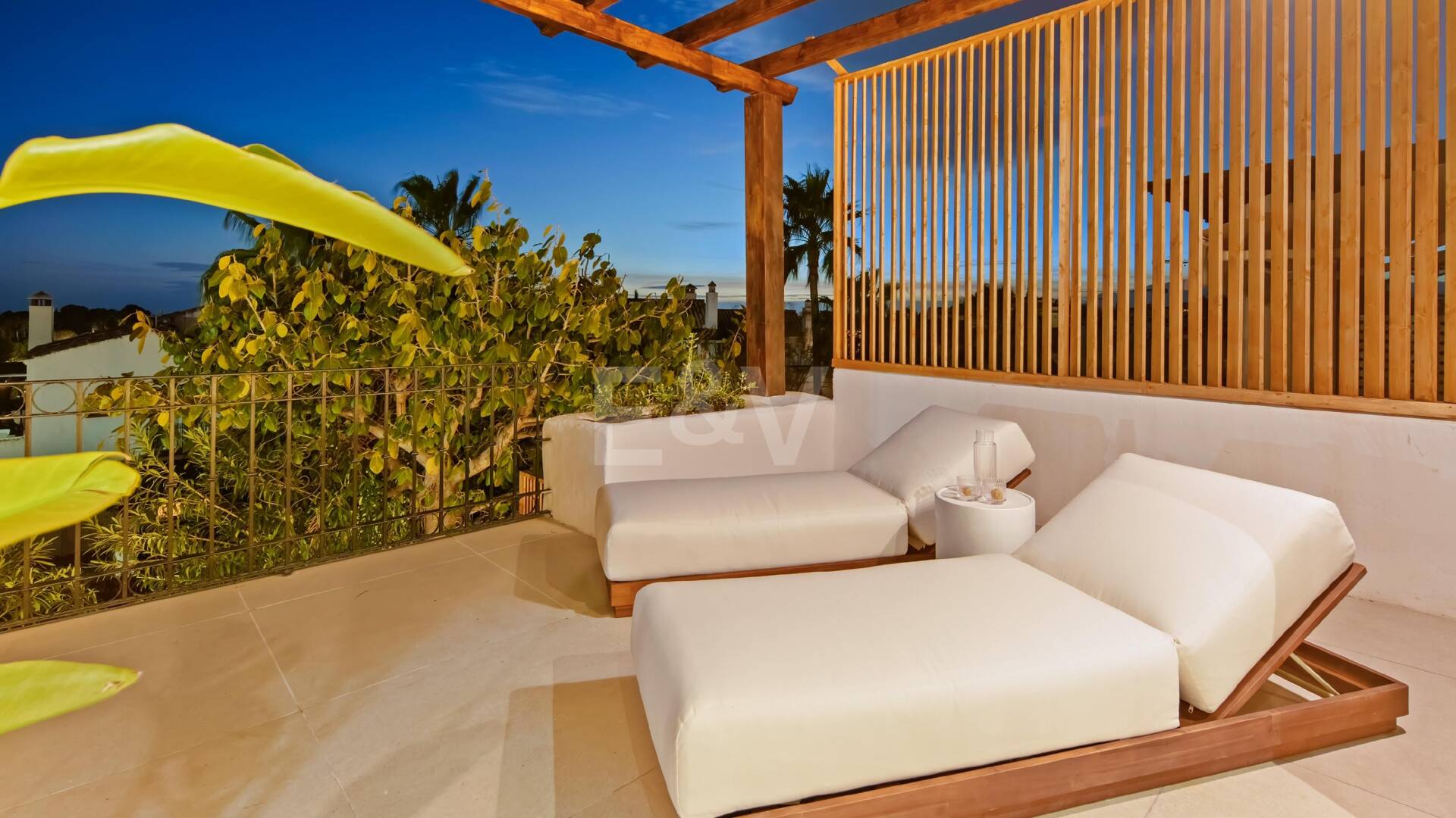 Moderne Eleganz mit Großzügigen Terrassen im Herzen der Goldenen Meile