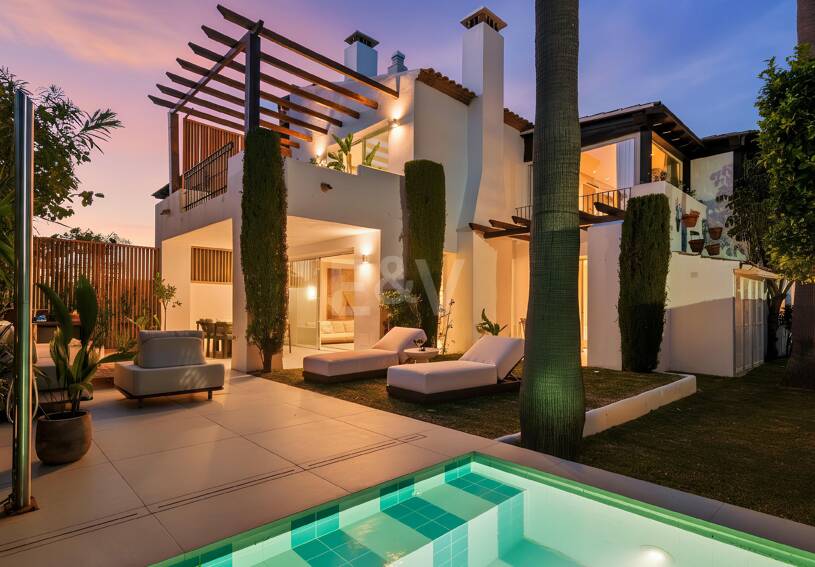 Nowoczesna Elegancja z Ekspansywnymi Tarasami w Sercu Złotej Mili