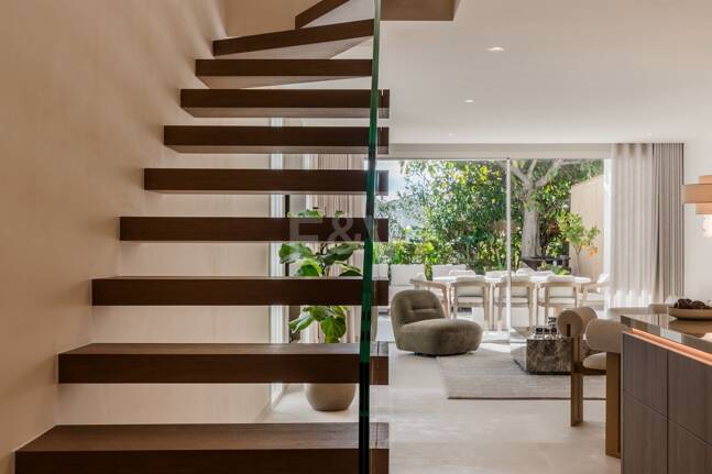 Moderne Eleganz mit Großzügigen Terrassen im Herzen der Goldenen Meile